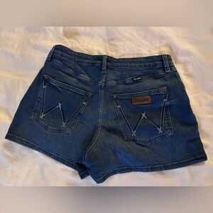 Wrangler denim shorts women’s size 32